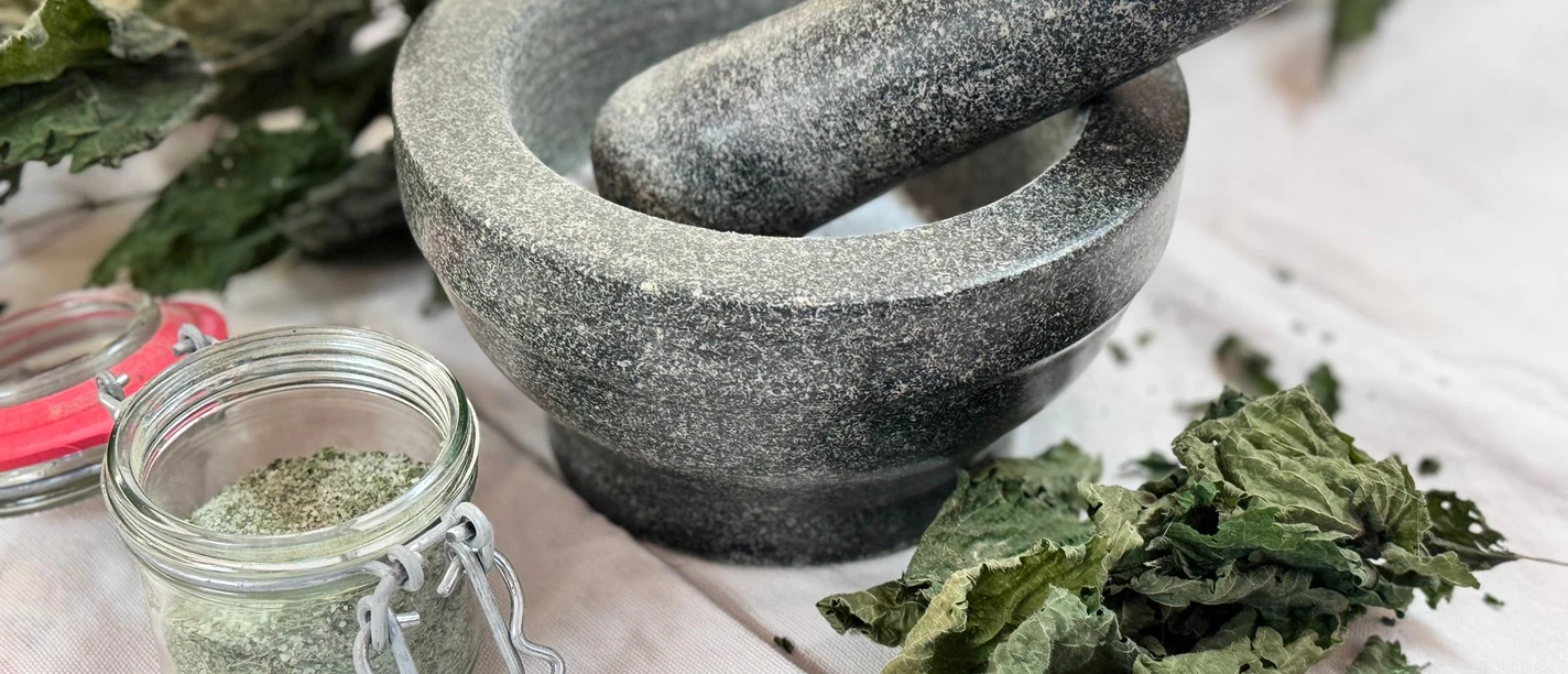 Kräutersalz_Mörser_quer2_MK.jpg