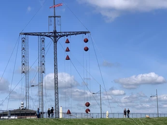 Wasserstandsanzeiger 2 (c) Dörte Behrmann_Erlebnis Bremerhaven_WEB.jpg Wasserstandsanzeiger am Weserdeich