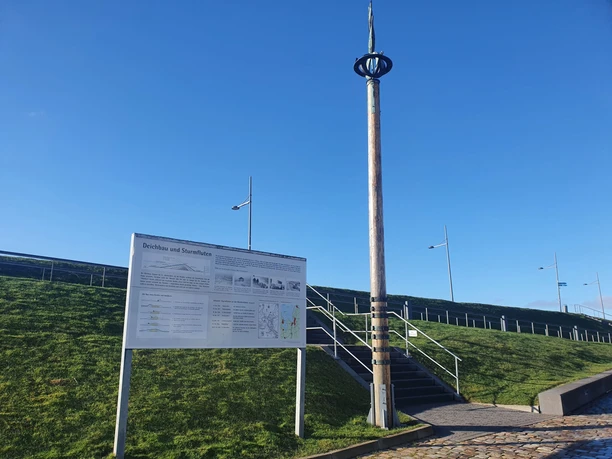 20210126_130520 (c) Jasmin Emilia Meyer_Erlebnis Bremerhaven_WEB.jpg Sturmflutpfahl am Weserdeich in Bremerhaven