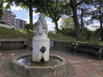 Klabautermann (c) Mailin Knoke (3)_WEB.jpg Klabautermannbrunnen in Bremerhaven