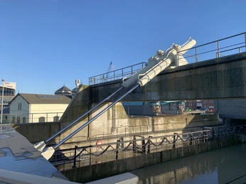 Kaiserschleuse (8) (c) Jasmin Emilia Meyer_Erlebnis Bremerhaven_WEB.jpg Hydraulikarm in der Kaiserschleuse