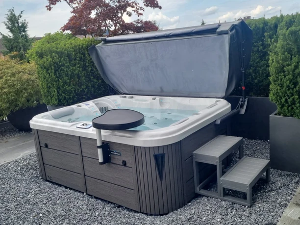 Jacuzzi de la société FB Sport GmbH