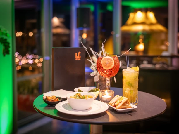 Lounge Hour mit gratis Häppchen zum Drink