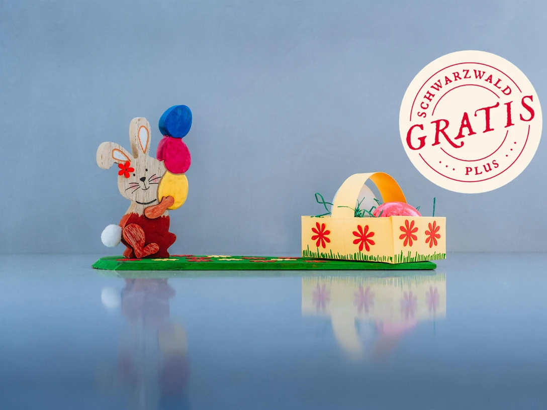 Wir bemalen einen Osterhasen aus Holz