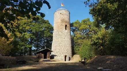 Der Kellerburgturm auf dem Burgberg