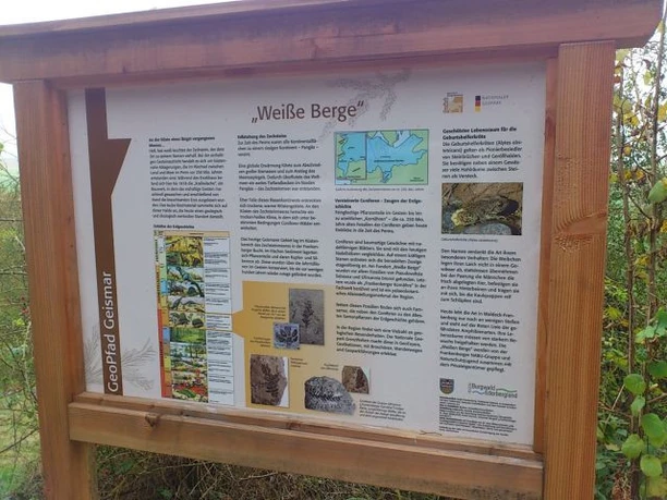 Infotafel "Weiße Berge" des Geopfads in Geismar