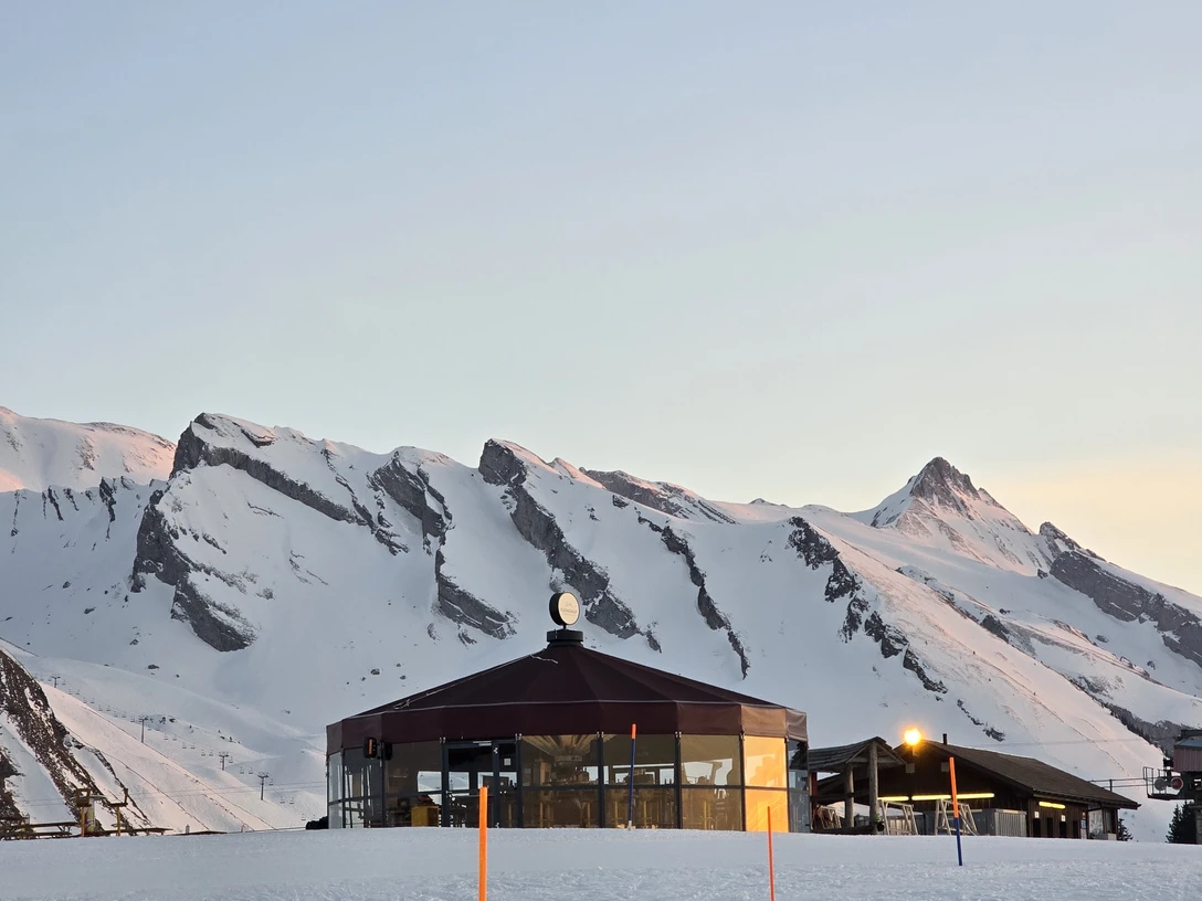 Klewenalp PanoramaBar Abendstimmung (1)