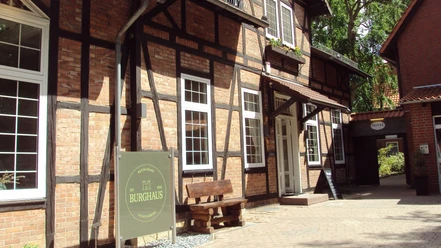 Restaurant Burghaus im Peak Hotel Lichtenberg_HD_16zu9.JPG Eingang zum Restaurant Burghaus im PEAK Hotel in Salzgitter-Lichtenberg.