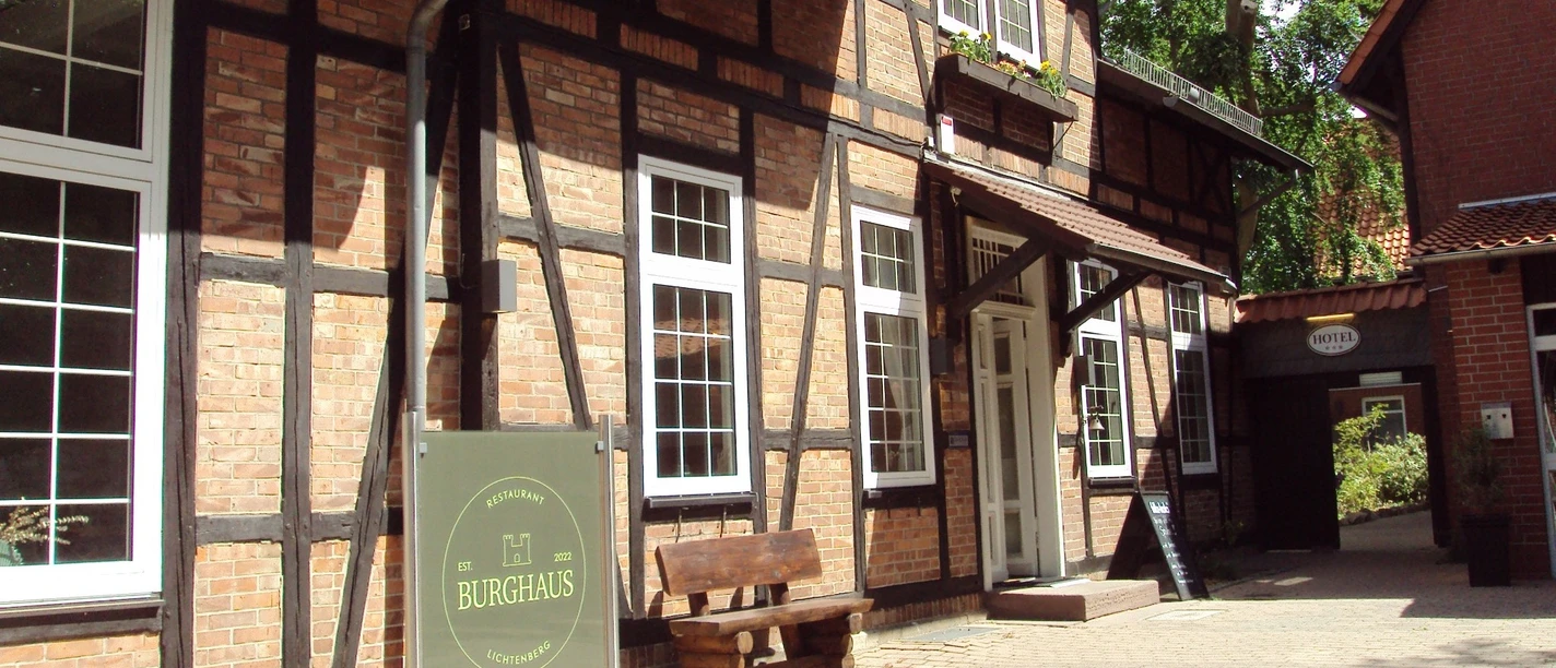 Restaurant Burghaus im Peak Hotel Lichtenberg_HD_16zu9.JPG Eingang zum Restaurant Burghaus im PEAK Hotel in Salzgitter-Lichtenberg.