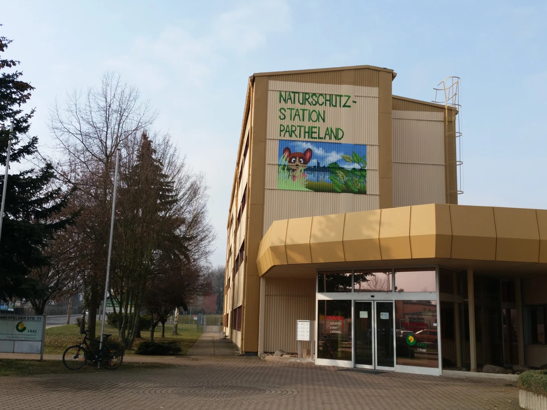 Naturschutzstation Partheland - Zweckverband Parthenaue Außenansicht des Gebäudes der Naturschutzstation Partheland.