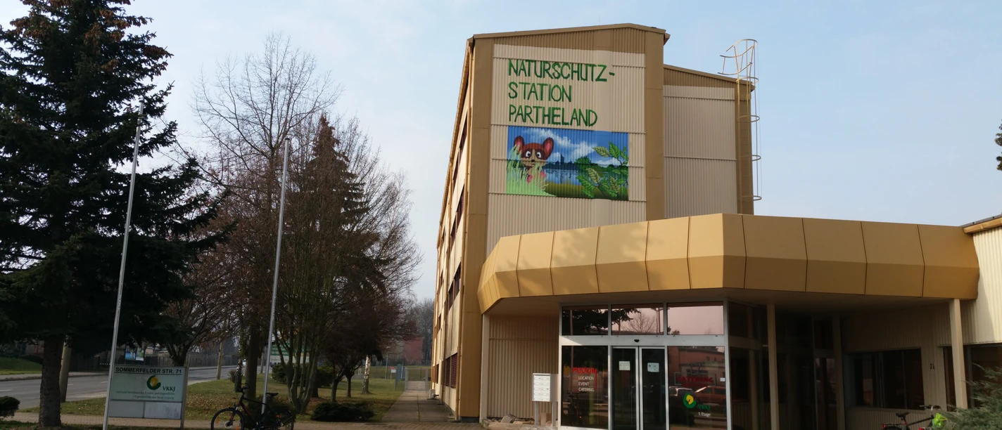 Naturschutzstation Partheland - Zweckverband Parthenaue Außenansicht des Gebäudes der Naturschutzstation Partheland.