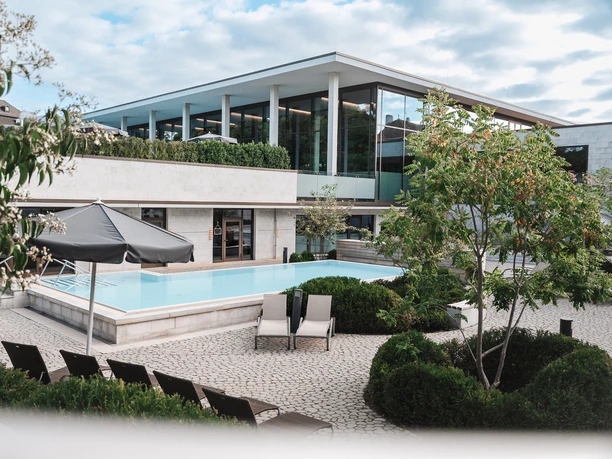 Außenbereich der Sprudelhof Therme Blick in den Außenbereich der Sprudelhof Therme