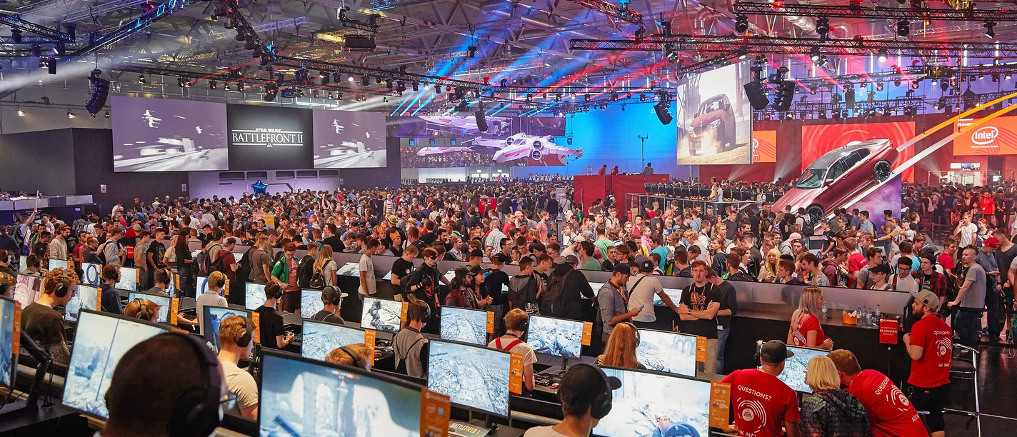 Gamescom An exhibition hall filled with gamers sitting in front of PCs
