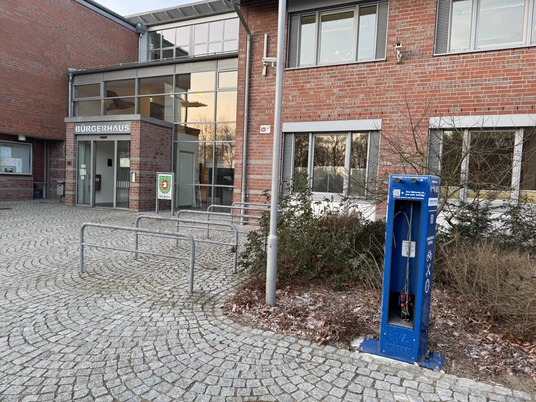 Radservicestation in Büchen Die Radservicestation in Büchen steht vor dem Bürgerhaus.