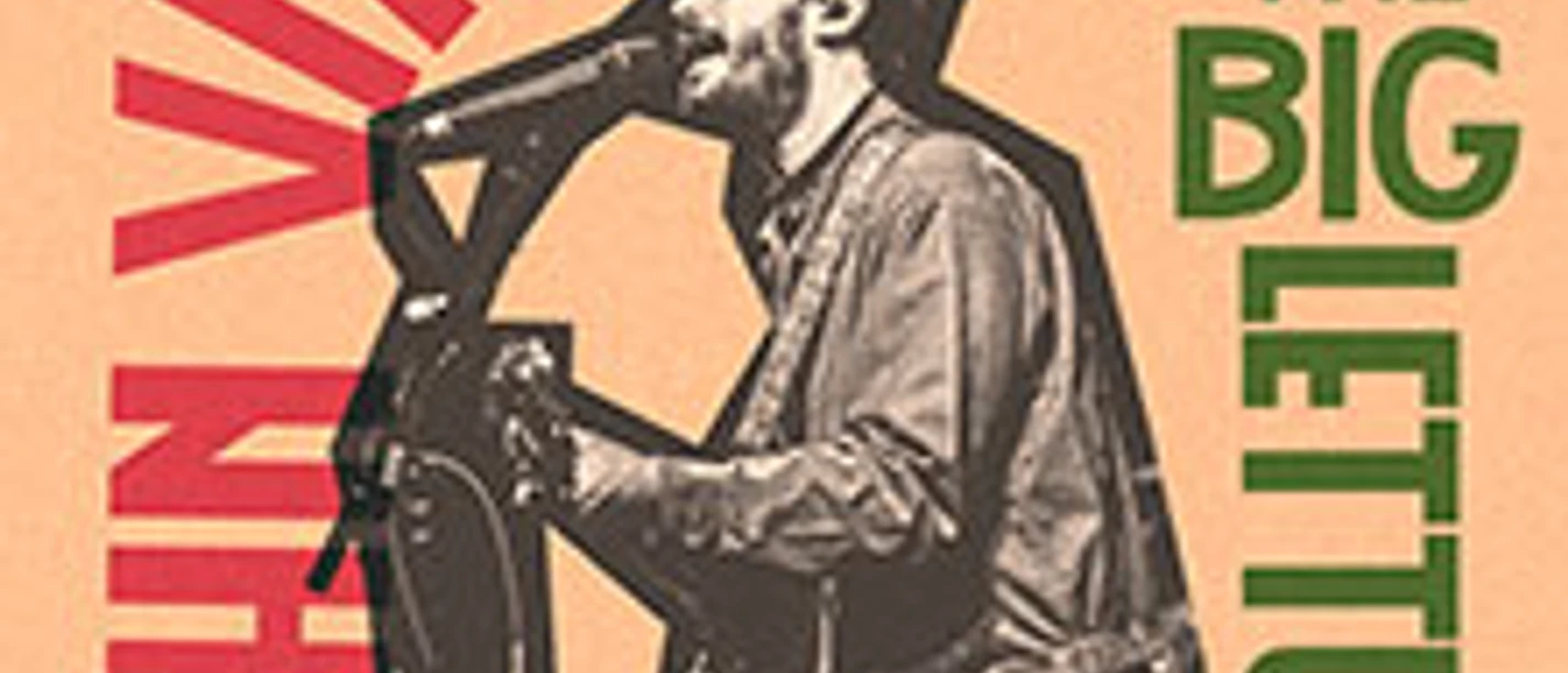 Retro-Musikplakat mit singendem Musiker an einem Mikrofon und dem Schriftzug John Vincent III.