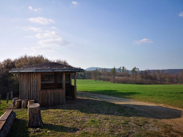 Holzhütte mit Sitzplatz