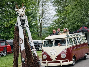 Bulli Day mit Katze quer.png