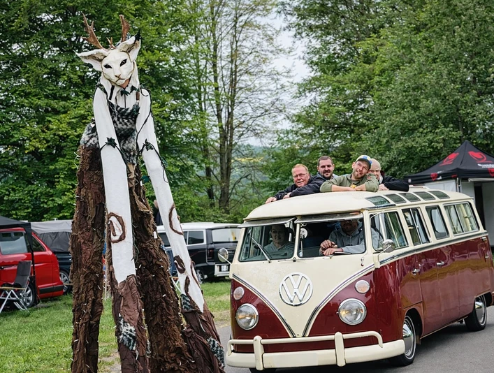 Bulli Day mit Katze quer.png