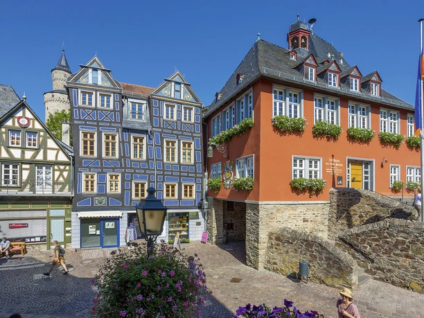 Rathaus und Schiefes Haus