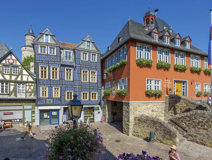 Rathaus und Schiefes Haus