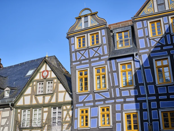 Schiefes Haus