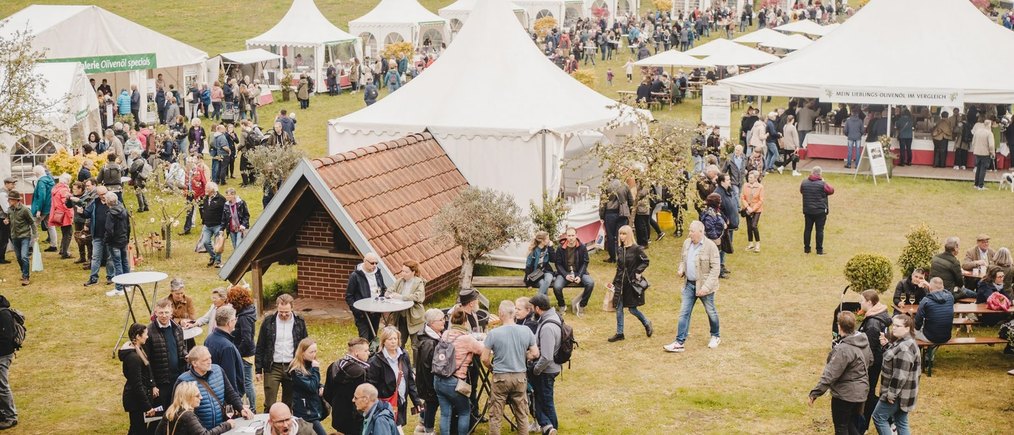 Die Wiese der Oliven-Abholtage in Wilstedt Die Wiese der Oliven-Abholtage in Wilstedt