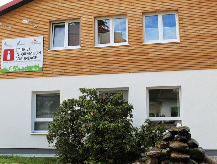 Braunlage-Tourist-Info-Aussenansicht.JPG