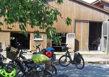 Petis Milchtankstelle.JPG