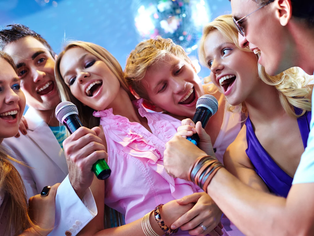 happy-people-singing