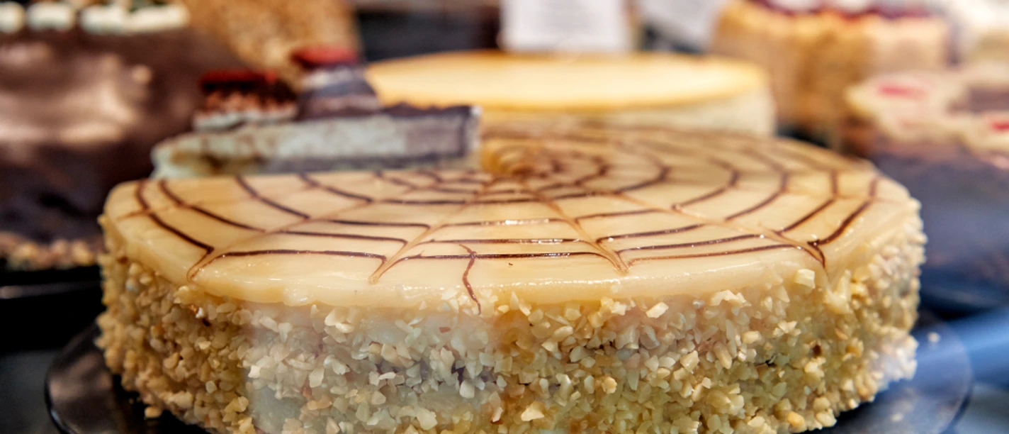 Café Nenninger Ein Kuchen im Café Nenninger