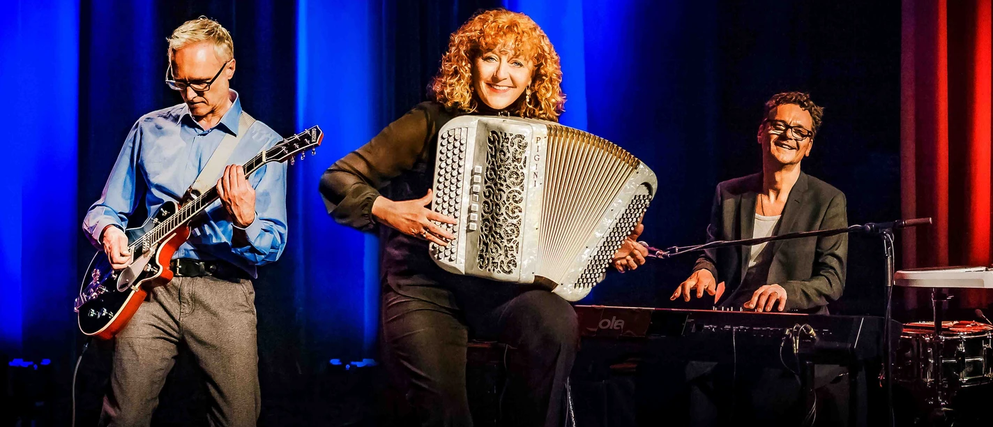 lydie_auvray_trio_2017_1 WEB .jpg