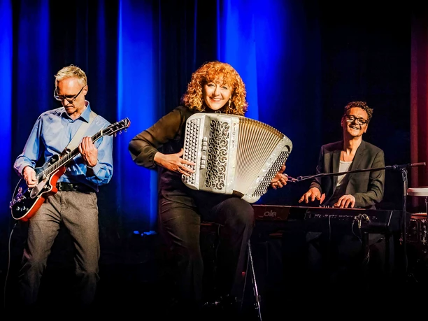 lydie_auvray_trio_2017_1 WEB .jpg