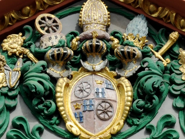 Mainz_Alte_Universität_Portal_mit_Wappen_Erzbischof_Kronberg_03.jpg