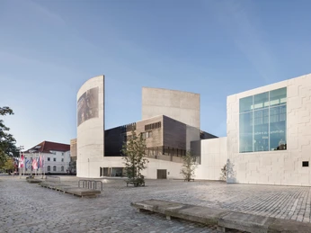 Deutsches-Auswandererhaus-Ensemble (c) Werner Huthmacher_Deutsches Auswandererhaus_WEB.jpg Deutsches Auswandererhaus mit außergewöhnlicher Architektur