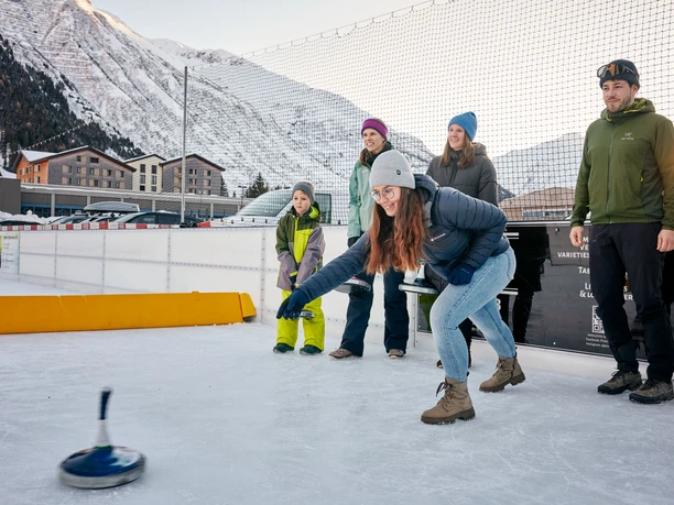 large_-Eisstockschiessen%20-%20Eisfeld%20Andermatt.jpg