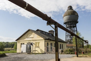 © Förderverein Haus der Geschichte - Ilseder Hütte e.V. Umformerstation mit Wasserturm.jpg