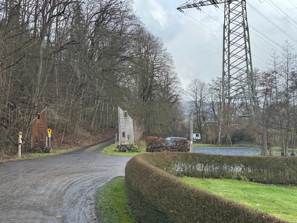 Nationalpark-Eingang und Wanderparkplatz Rabenstein in Affoldern