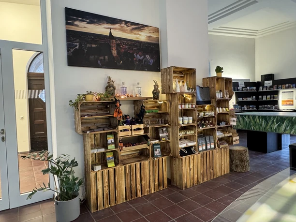 Stadtinfo-Nordhausen-Tourist-Information-Innen-Warenangebot.jpeg