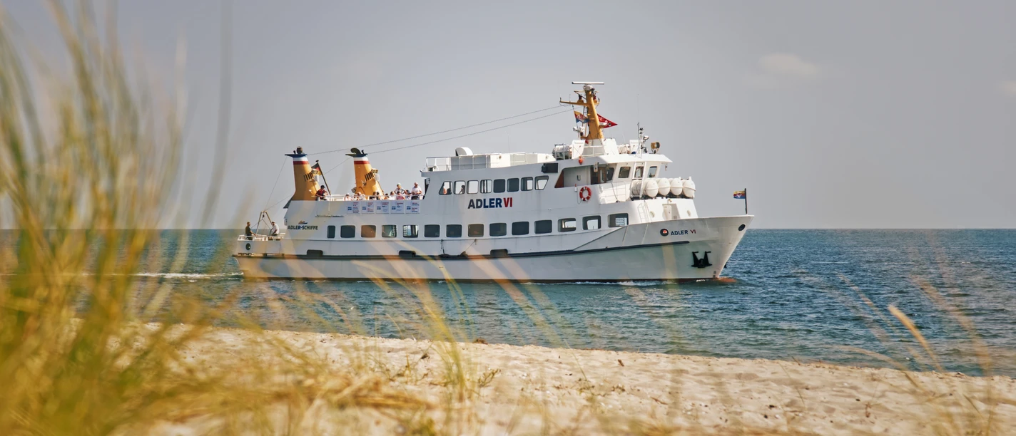 Adler VI vor der Küste von Sylt Ausflugsschiff Adler VI vor Sylt