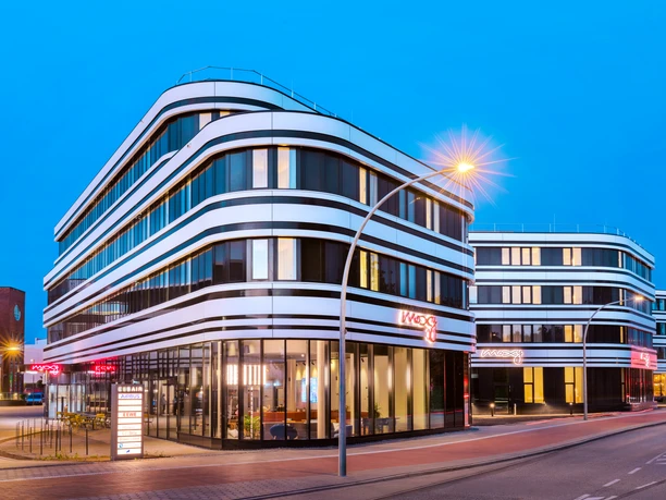 Moxy_Finkenwerder_Außenansicht.jpg