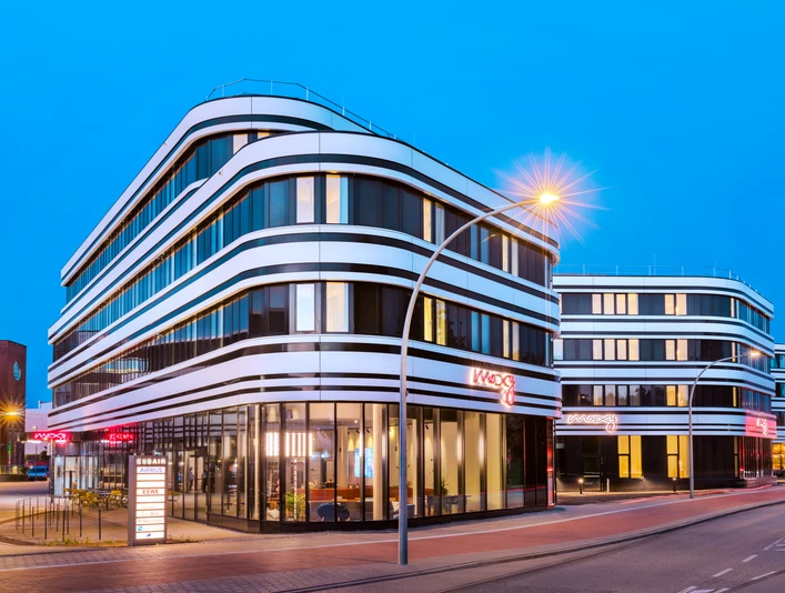 Moxy_Finkenwerder_Außenansicht.jpg