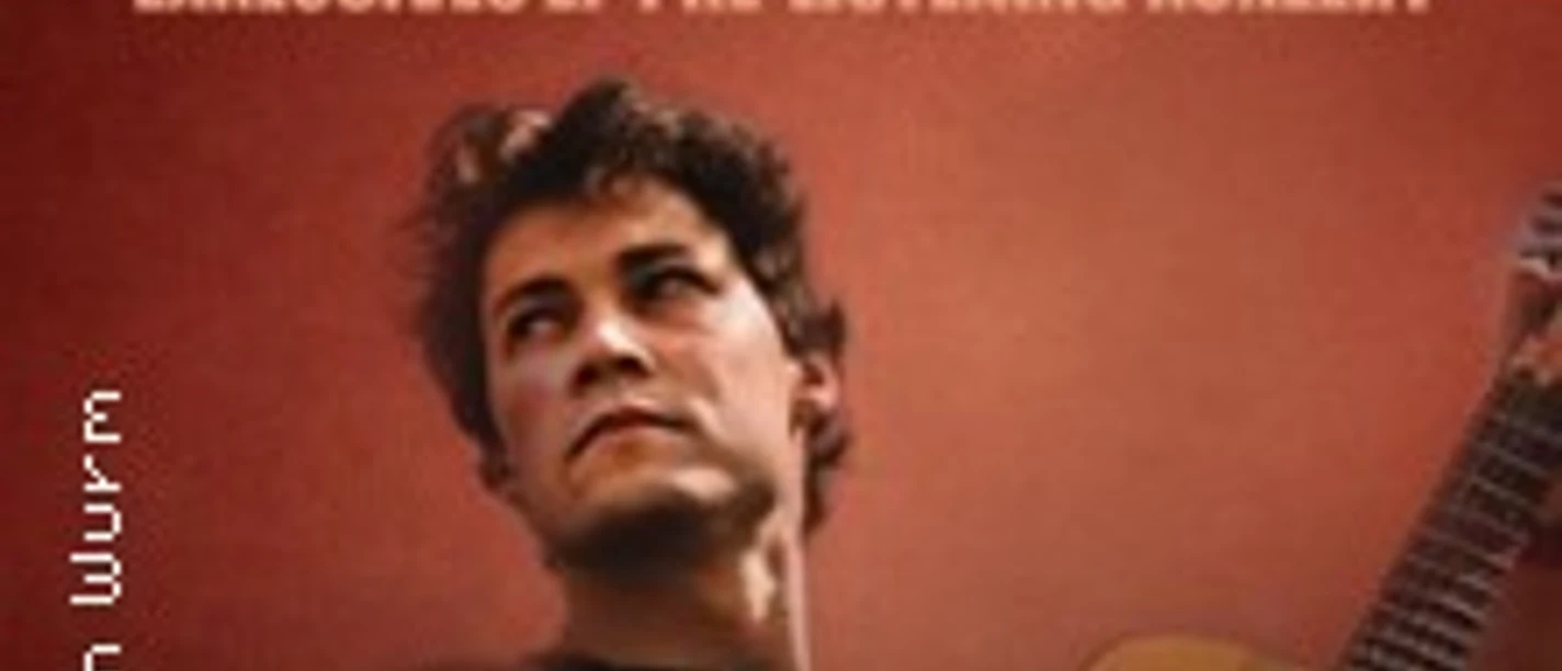 Person mit Gitarre vor rotem Hintergrund und eingeblendetem Konzerttitel