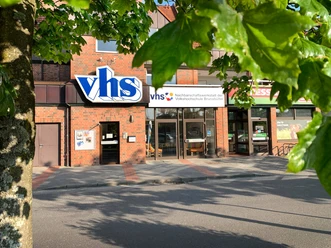 Außenaufnahme_VHS_Brunsbüttel_c_Carlos Arturo Arias.jpg