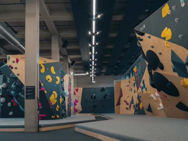 Eine Gesamtansicht der Boulder Halle in Kassel.