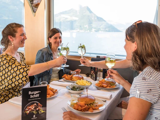 Csm Burger Schiff Freundinnen 4714960136