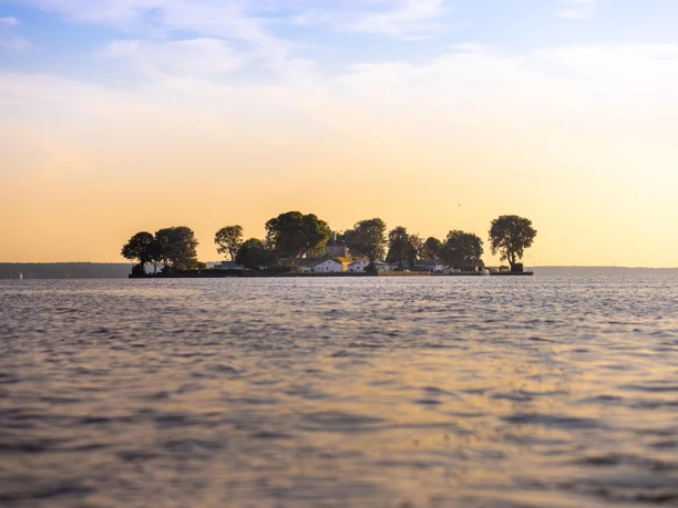 Insel Wilhelmstein im Sonnenaufgang