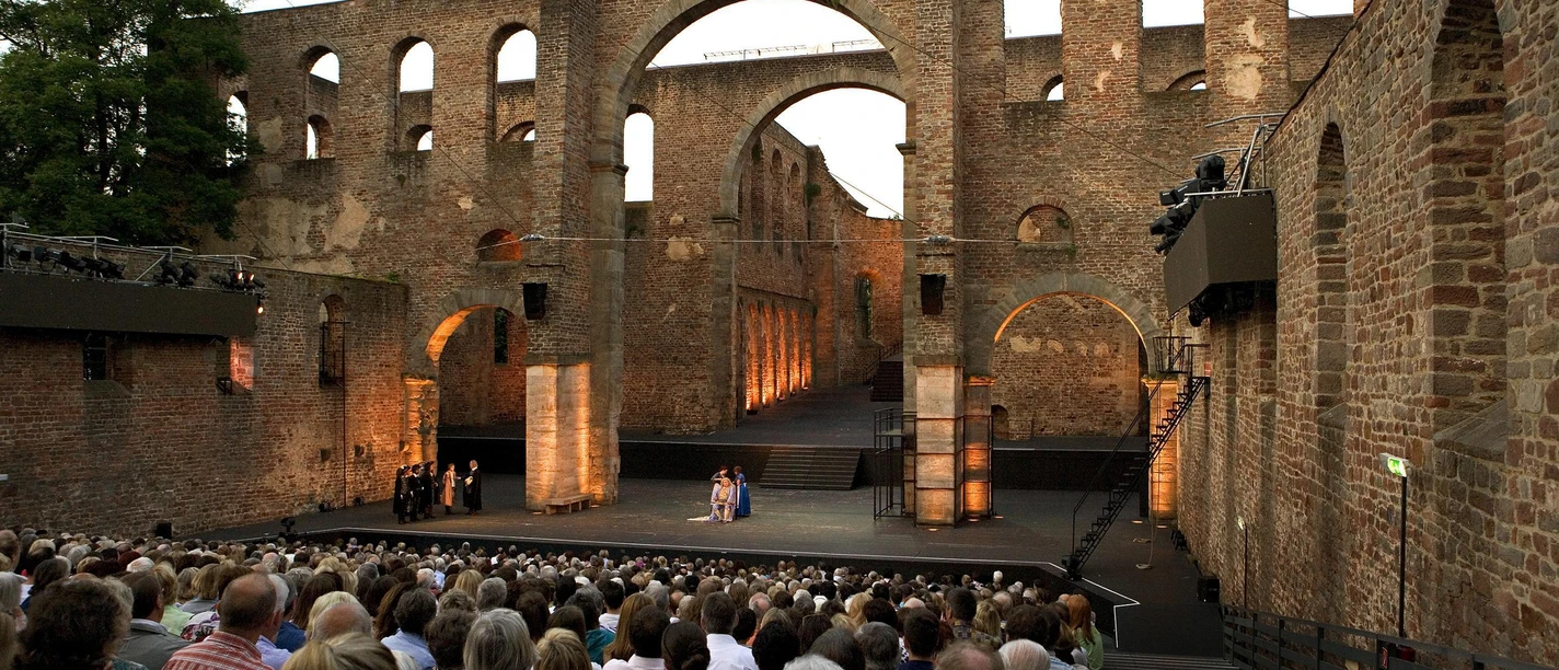 Stiftsruine Bad Hersfelder Festspiele 2013 "Buehne der Stiftsruine"