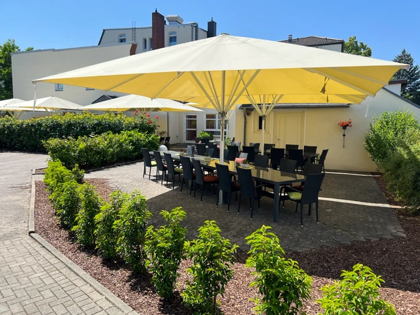 Biergarten 2.png