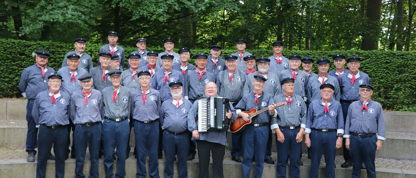 Shanty Bad Oldesloe in Büsum Ein Gruppenfoto eines Shantychors.