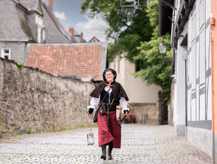 Nachtwächterführung - GOSLAR Marketing GmbH Bei dieser Kostümführung lernen Sie Goslar aus dem Blickwinkel der Frau des Nachtwächters kennen.